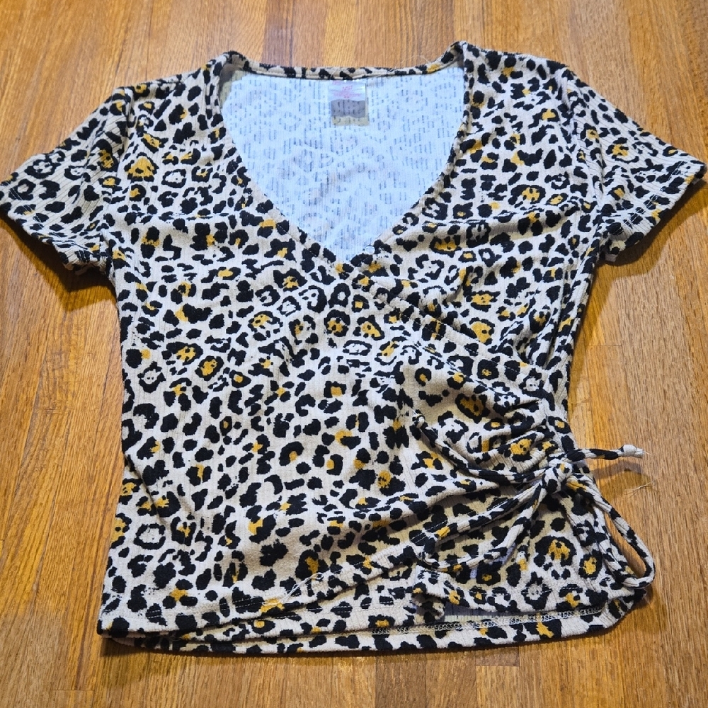 No Boundaries‎ Women SM Leopard Print Short Sleeve Wrap Side Tie Low Cut Blouse